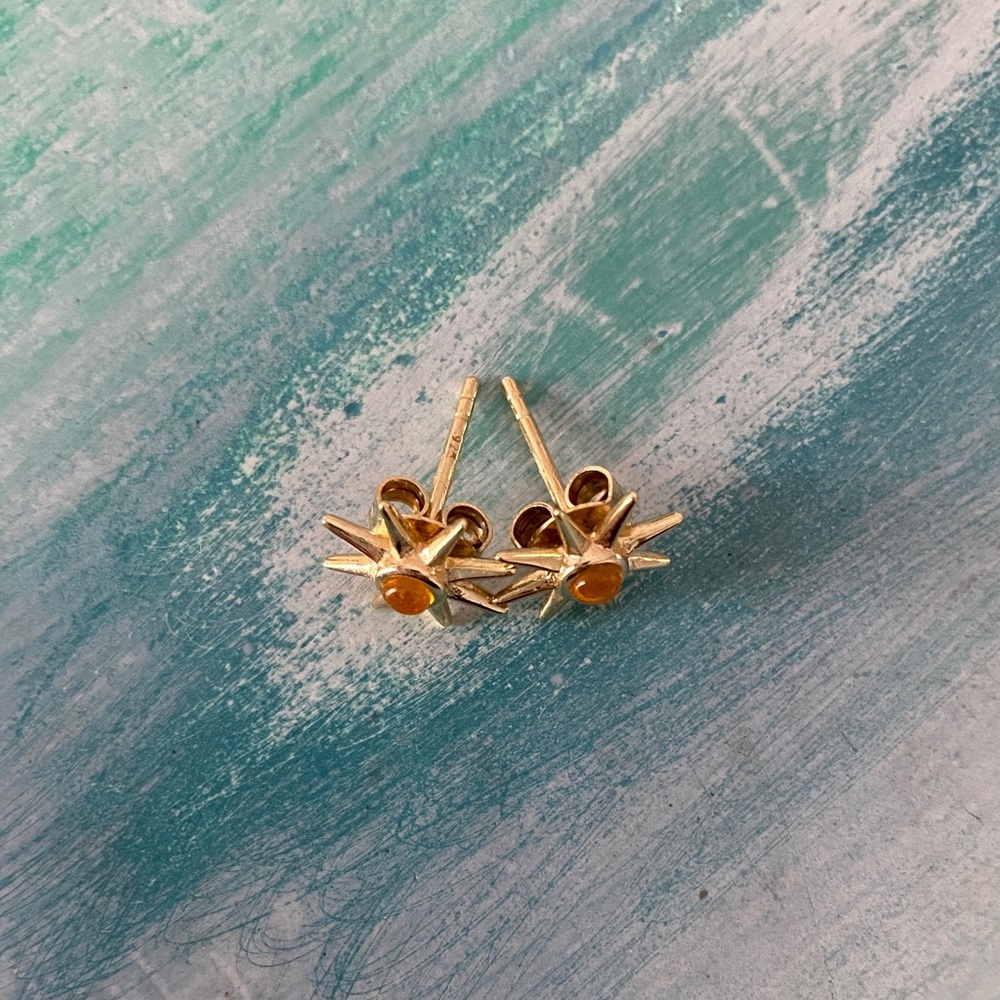 CL | Sunshine Studs - Picture 2 of 2